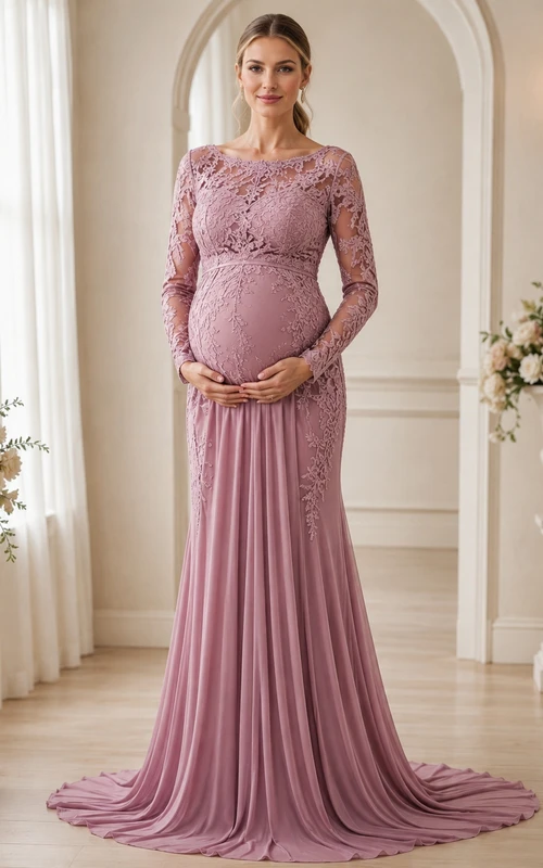 Vestido formal de maternidad color rosa empolvado con escote barco, manga larga, encaje y cola de sirena.