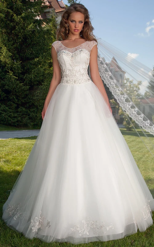 Ballkleid, juwelenbesetztes, ärmelloses Tüll-Hochzeitskleid mit U-Boot-Ausschnitt und Cape