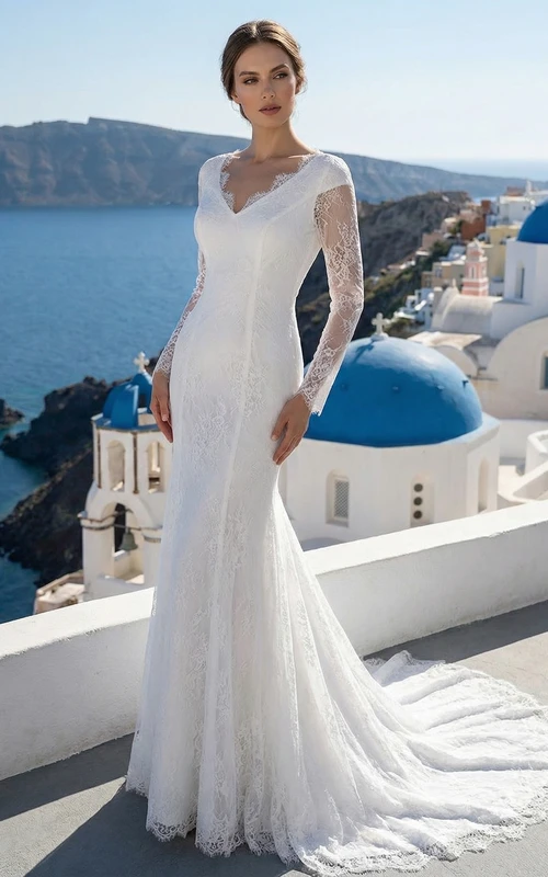 Minivestido de novia bohemio de manga larga con encaje y cola.