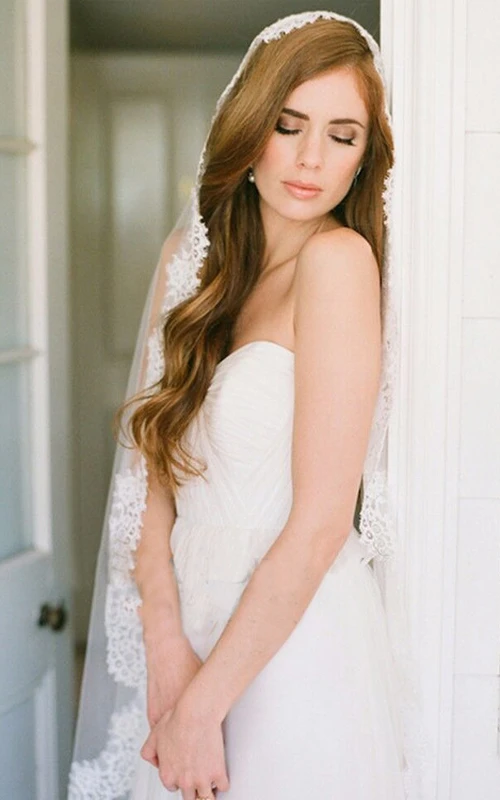 Voile de mariée en tulle souple avec bordure en dentelle appliquée