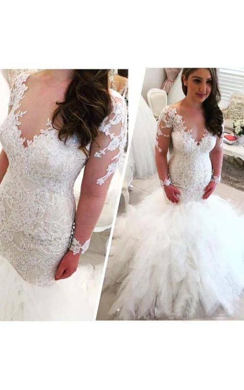Vestido de novia elegante sin espalda con escote en V, mangas largas, volantes en cascada y apliques de encaje con cuentas.