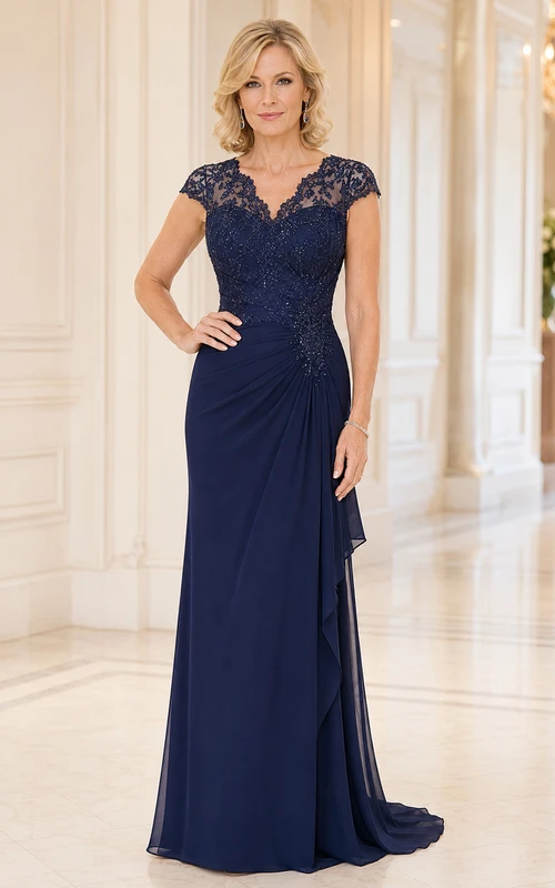 Mutterkleid aus marineblauem Chiffon mit Spitzenoberteil und kurzen Ärmeln