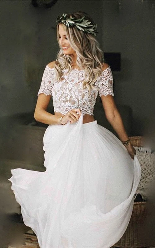 Robe de mariée deux pièces décontractée en mousseline à épaules dénudées et haut en dentelle