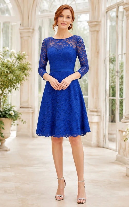 Vestido corto azul marino de encaje con escote barco, mangas tres cuartos, corte en A y largo hasta la rodilla.