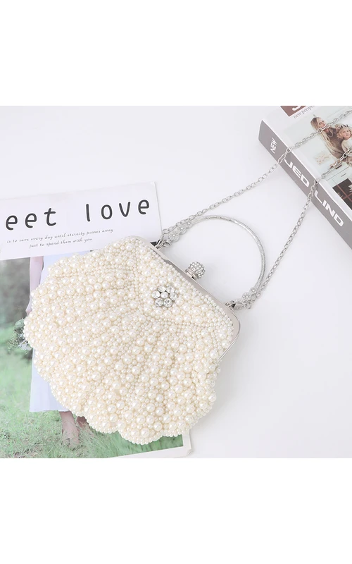 Perlenclutch in Muschelform