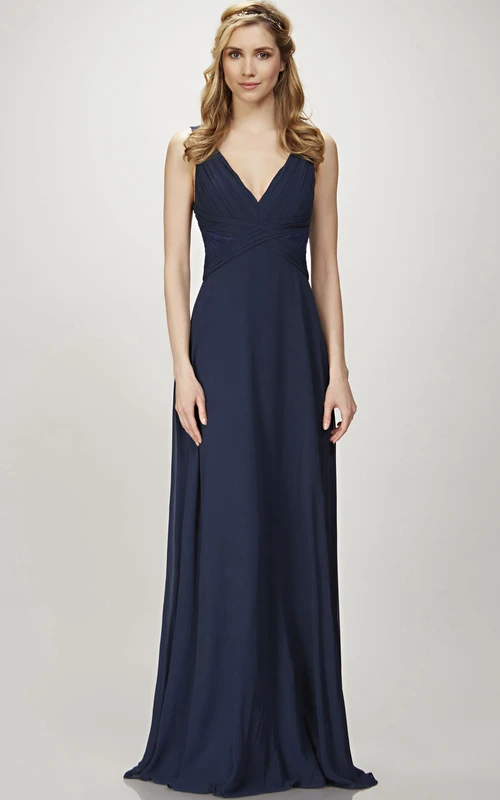 Robe de demoiselle d'honneur longue sans manches en mousseline, décolleté en V et dos nu.