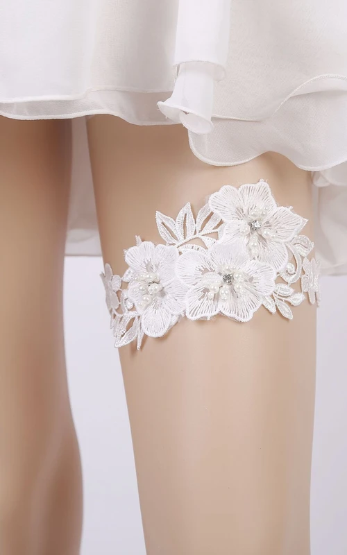Wunderschönes, mit Blumen und Perlen besetztes Brautstrumpfband