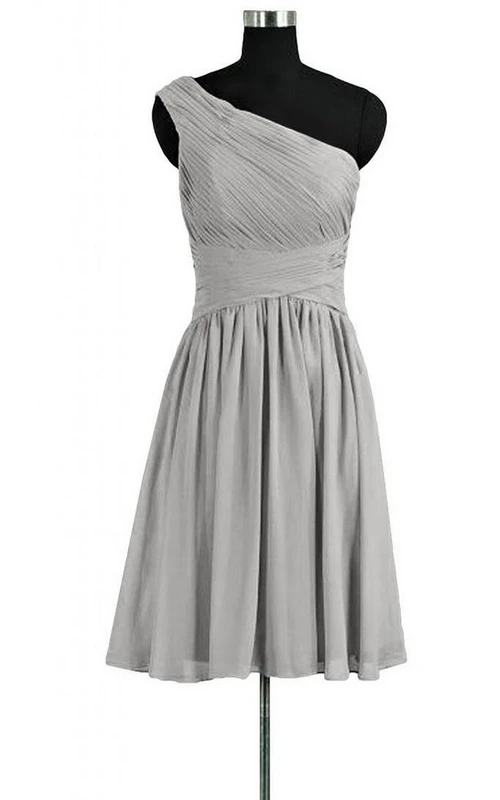 Robe courte asymétrique à une épaule avec fronces asymétriques