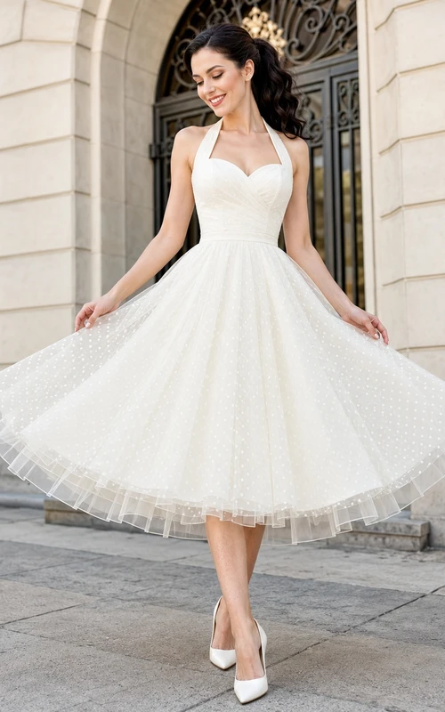 Vintage Teelänge Neckholder-Brautkleid mit herzförmigem Rückenausschnitt, gepunktetem Tüll und Falten in A-Linie