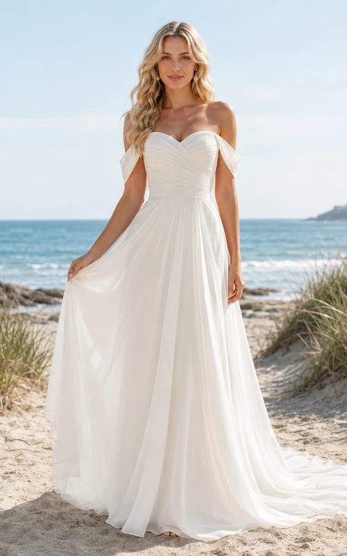 Robe de mariée en mousseline, coupe trapèze, épaules dénudées, traîne.