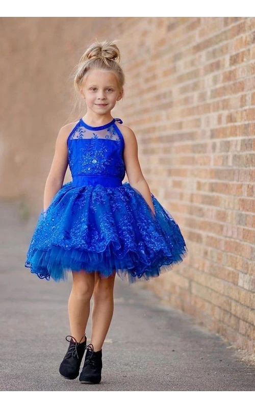 Robe de demoiselle d'honneur mini bouffante à bretelles, ornée d'appliqués de dentelle bleu royal, coupe dos nu. Nouvelle collection mini bouffante.