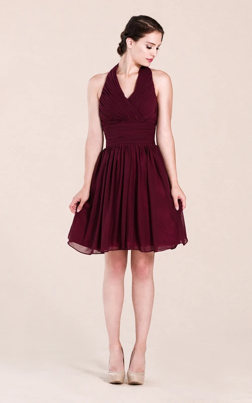 Neckholder-Kurzkleid aus Chiffon in A-Linie mit Falten