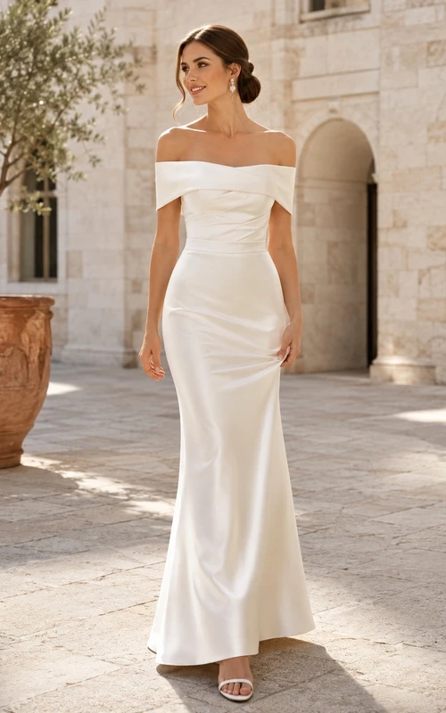Satin-Etui-Kleid, schulterfrei, bodenlang, schlicht und modern, ideal für eine Strandhochzeit.