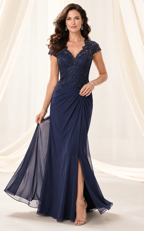 Vestido de madre de gasa azul marino con mangas cortas y abertura alta