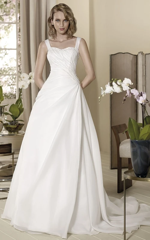 Robe de mariée trapèze sans manches, longue jusqu'au sol, à bretelles et drapée sur le côté