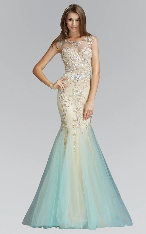 Robe sirène longue sans manches à col rond en tulle illusion ornée de perles et de plis