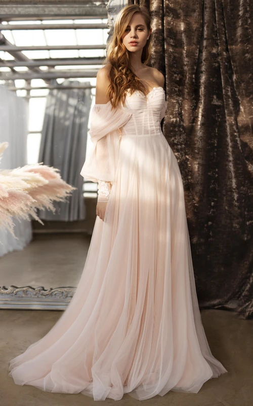 Brautkleid im Boho-Stil mit Herzausschnitt, Empire-Schnitt, Rüschen, Puffärmeln, Tüll und Falten in Blush