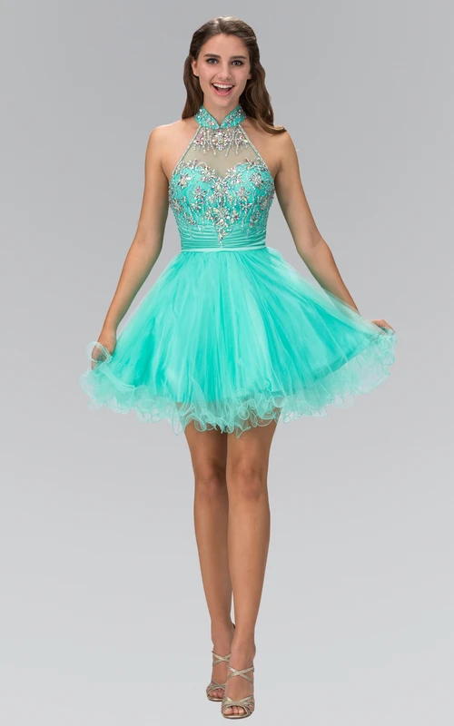 Robe trapèze courte à col montant sans manches en tulle avec bretelles, perles et volants