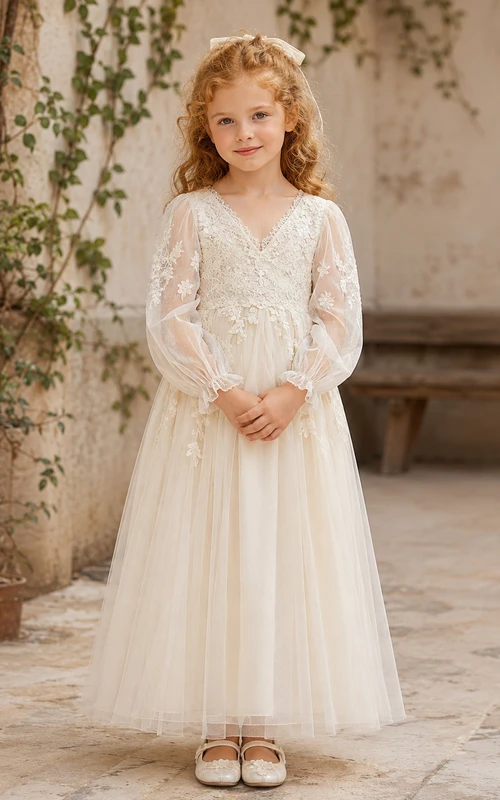 Robe de demoiselle d'honneur en dentelle ivoire et tulle, coupe trapèze, manches longues, col en V, longueur au sol, plissée