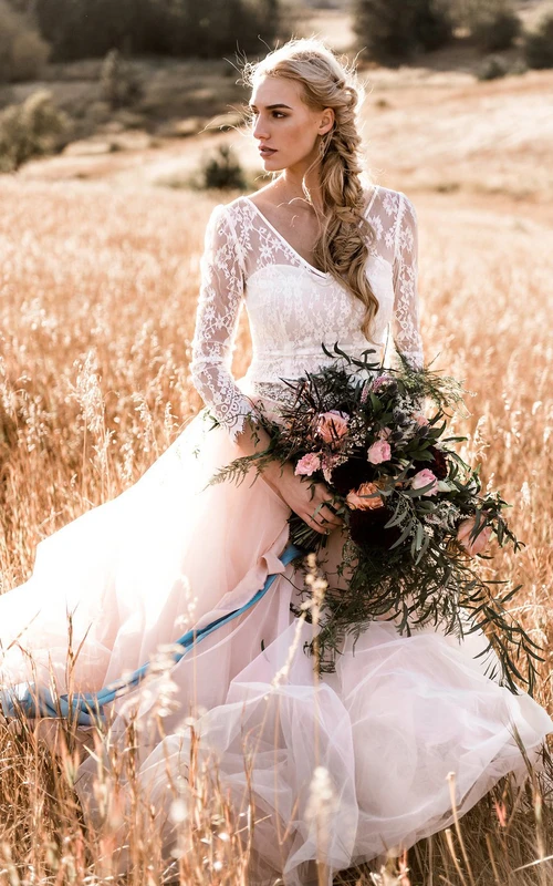 Elegantes Brautkleid aus Spitze und Tüll mit Schleppe, 3/4-Ärmeln und Schleife