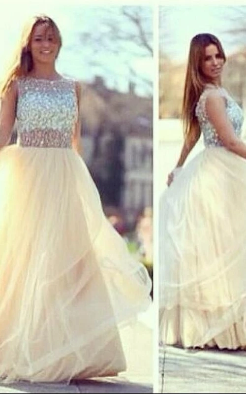 Nuevos vestidos de fiesta de tul con corte en A, cristales y abalorios.