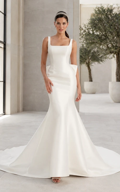 Vestido de novia clásico de corte A con cola de tul para ceremonia