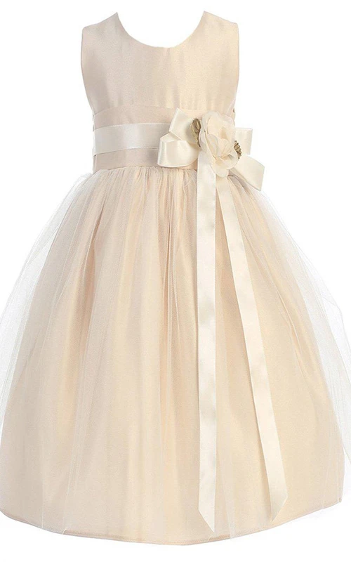 Robe trapèze sans manches avec nœud papillon fleuri