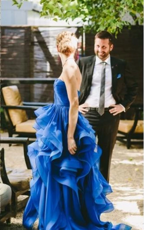Sexy trägerloses, ärmelloses, königsblaues Ballkleid mit Spaghettiträgern und Rüschen