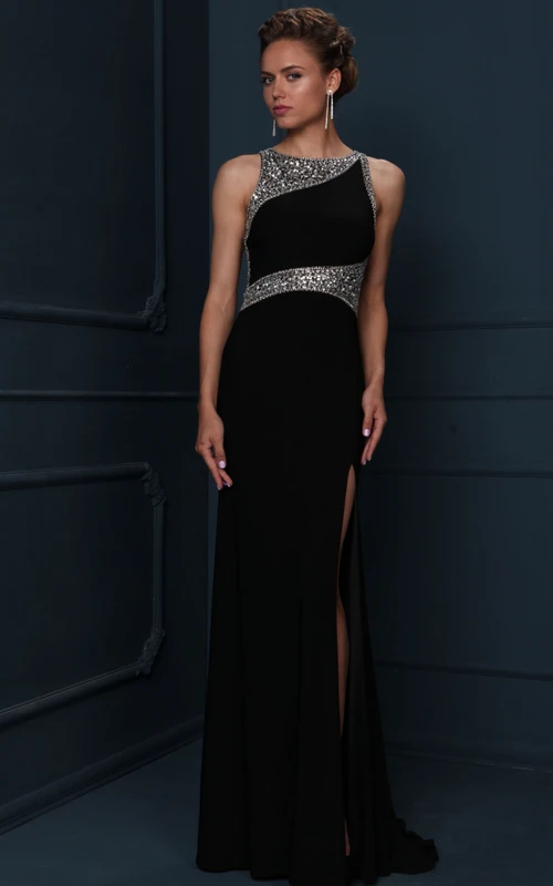 Robe de soirée fourreau sans manches en jersey, à encolure ronde, ornée de perles et fendue sur le devant.