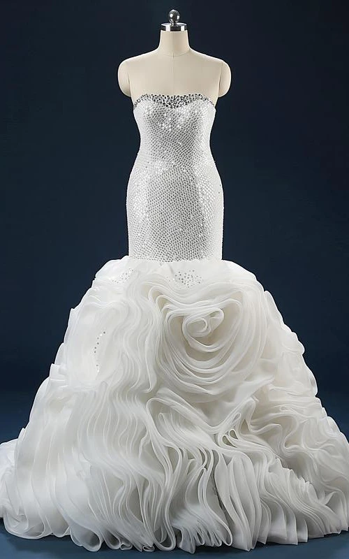 Robe sirène sans manches à volants et sequins en organza