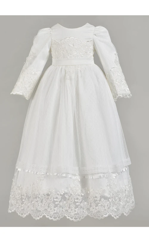 Schlichtes, langärmeliges Taufkleid mit Reißverschluss hinten
