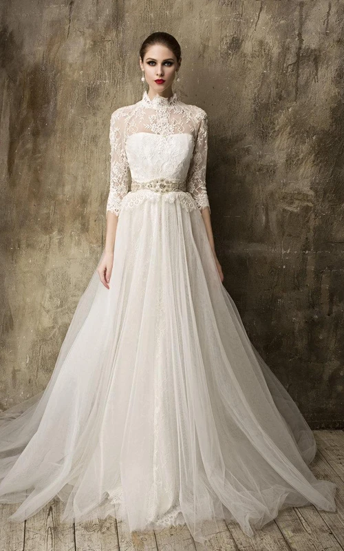 Kleid mit hohem Kragen, 3-4 Ärmeln, Tüllrock und Perlenstickerei, Oberteil aus Spitze, 3-4 Ärmel
