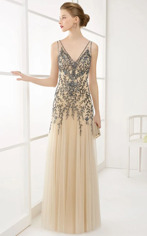Langes, langes Tüll-Abendkleid mit V-Ausschnitt am Rücken und Kristallblatt-Oberteil