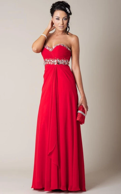 Robe de bal maxi en mousseline de soie, coupe trapèze, froncée, sans manches, décolleté cœur, ornée de perles et drapée