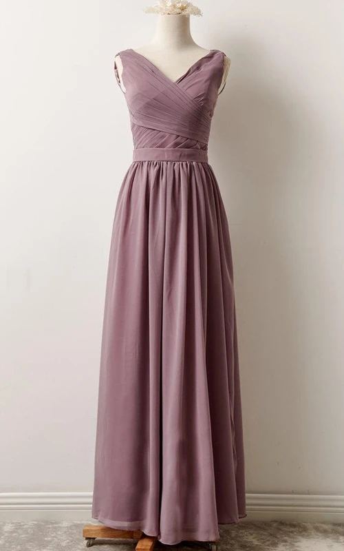 Kurzes langes Chiffonkleid mit V-Ausschnitt