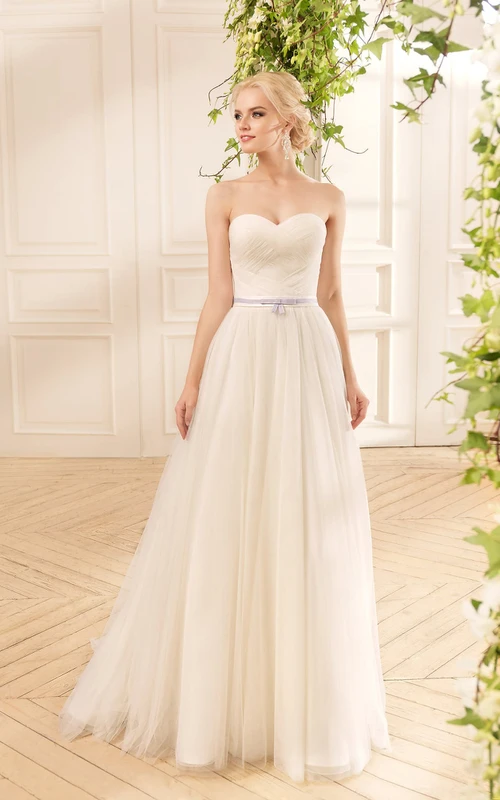 Robe longue trapèze en tulle illusion, épaules dénudées, manches 3-4, avec entrecroisement et plis