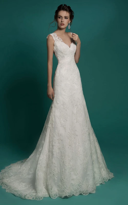 Vestido largo de encaje con escote en V y efecto ilusión, estilo sirena, sin mangas.