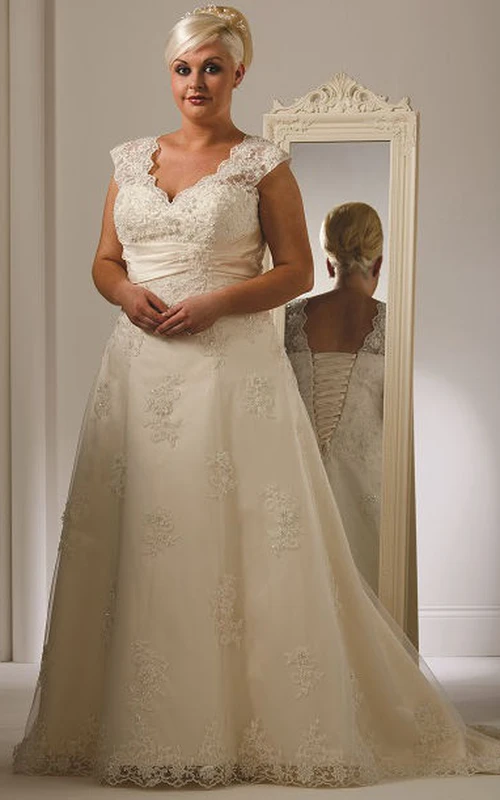Robe de mariée grande taille en dentelle intégrale à col en V festonné et laçage