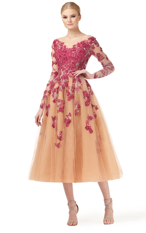 Robe cocktail exquise de coupe trapèze et col en V, longueur thé
