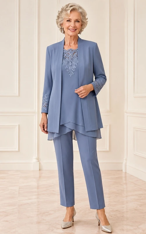 Traje formal de tres piezas para novias mayores modestas con chaqueta de apliques y pantalón para madres.