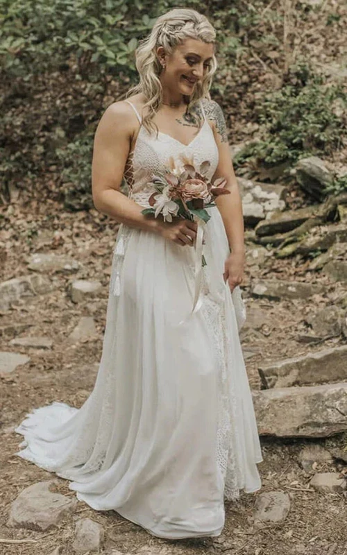 Vestido de novia informal de gasa estilo imperio con tirantes finos y tirantes finos