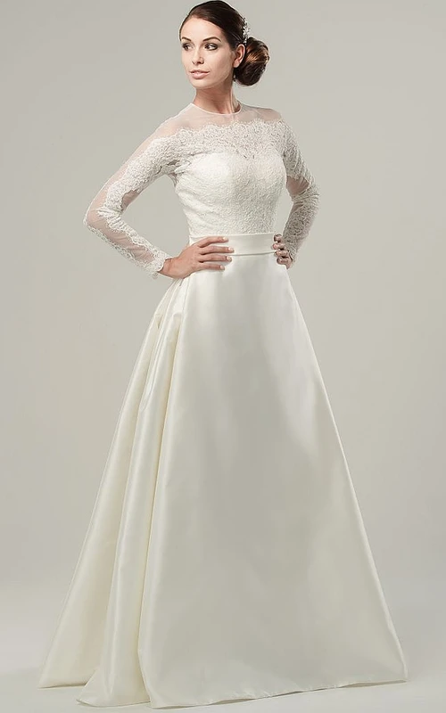 Vestido de novia de satén de corte A con cuello alto y manga larga con efecto ilusión.
