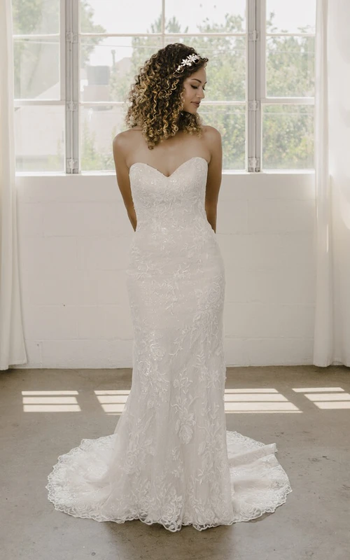 Estilos de vestidos de novia de encaje, estilo sirena, sin mangas, con espalda descubierta y botones.