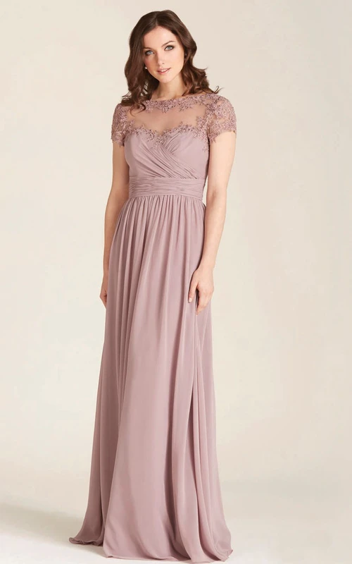 Vestido de dama de honor de gasa con escote barco y mangas ilusión con apliques