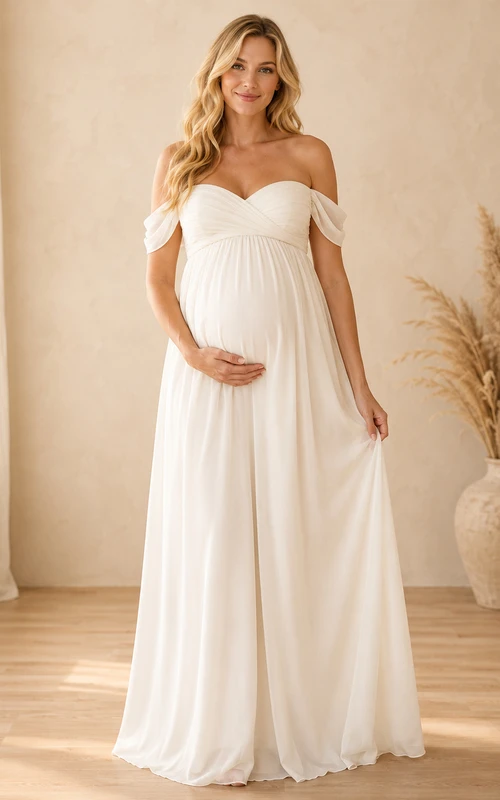 Klassisches, weißes Umstandskleid im Empire-Stil mit bodenlangem Schnitt, schulterfrei und kurzen Ärmeln aus Chiffon – romantisch und elegant – perfekt für Brautjungfern und Gäste im Garten.