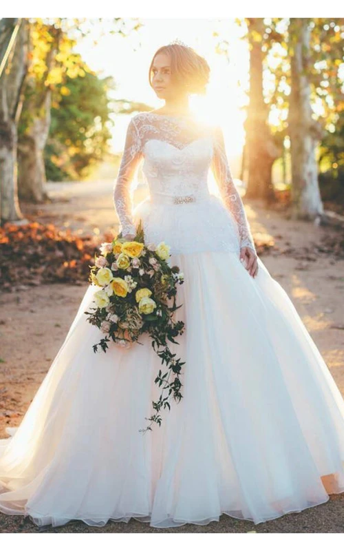 Preciosos vestidos de novia de encaje de manga larga estilo princesa con espalda descubierta