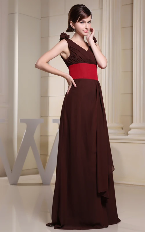 Robe longue multicolore à col en V froncée et ornée de fleurs