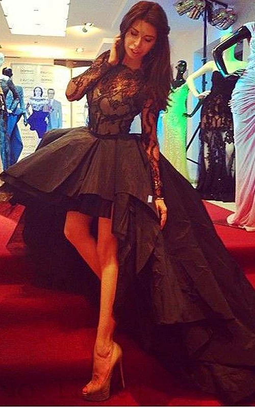 Sexy schwarzes Hi-Lo-Abendkleid mit langen Ärmeln und Spitze