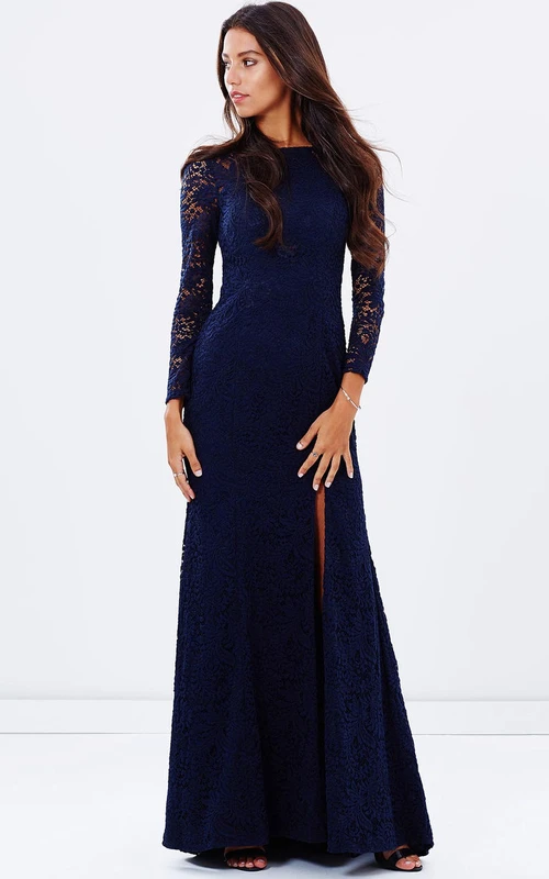 Vestido de dama de honor azul de encaje con escote joya y mangas largas, con abertura frontal.