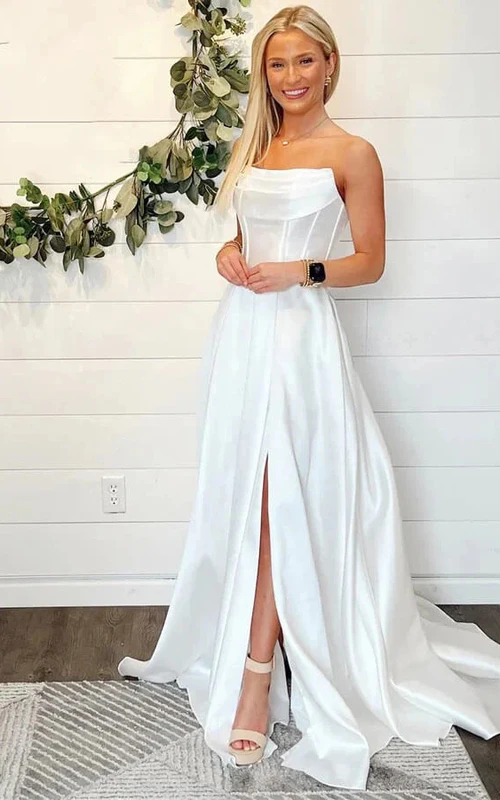 Vestido de novia de satén sin tirantes, corte A, sin espalda y con abertura frontal